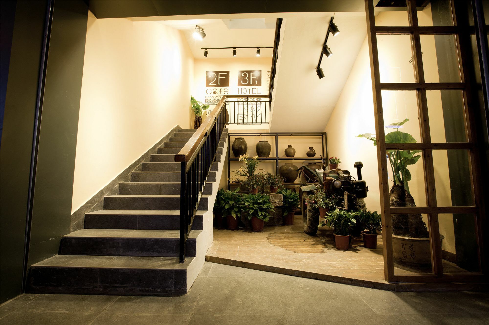 Chaqiyu Zhangjiajie 1982 Chujian International Youth Hostel מראה חיצוני תמונה
